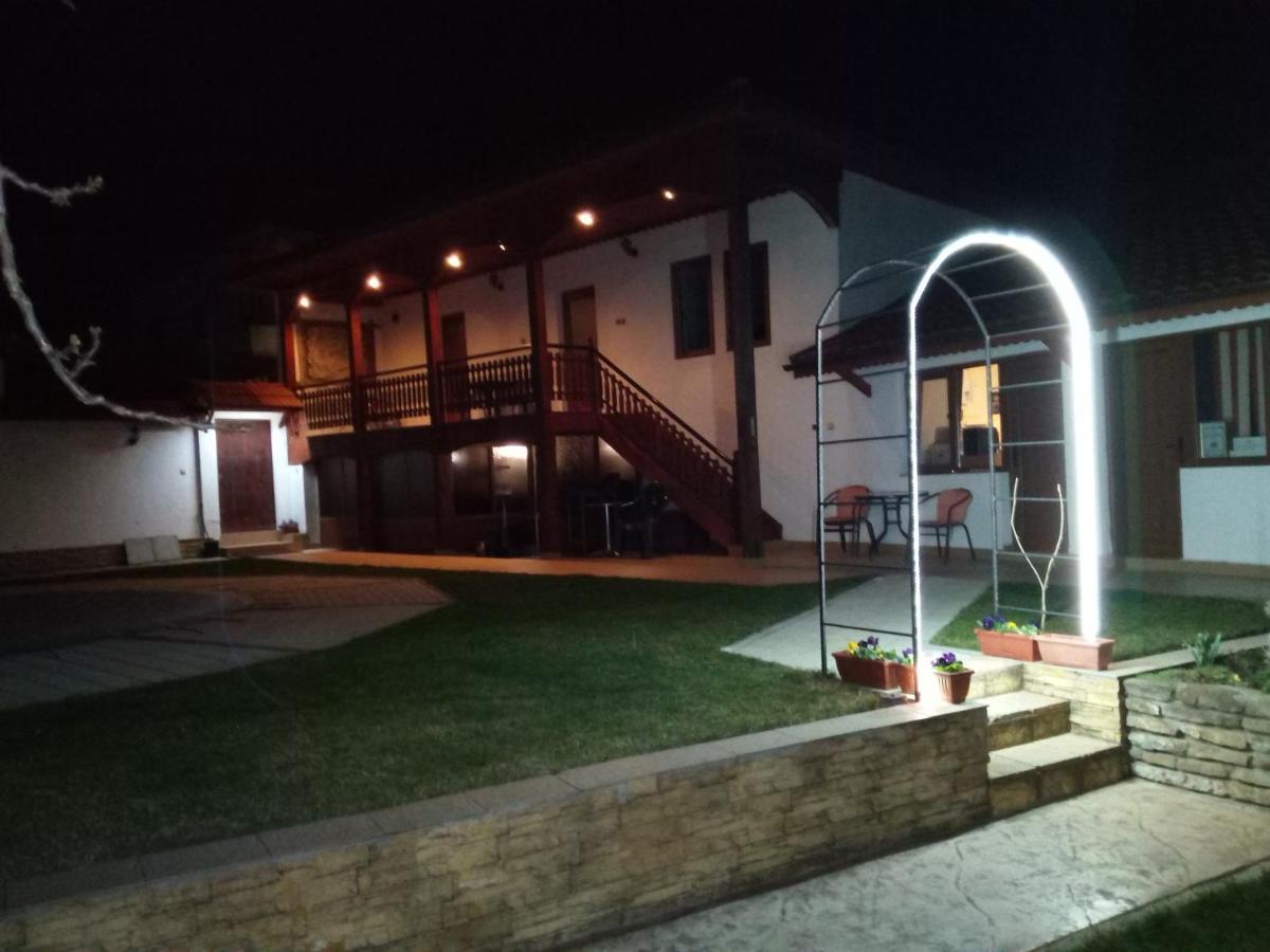 Bolyarski Stan Guest House Veliki Preslav Buitenkant foto