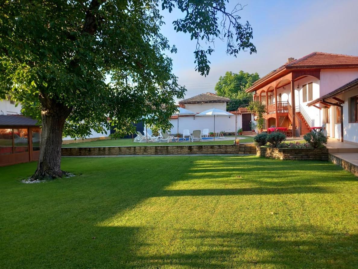 Bolyarski Stan Guest House Veliki Preslav Buitenkant foto