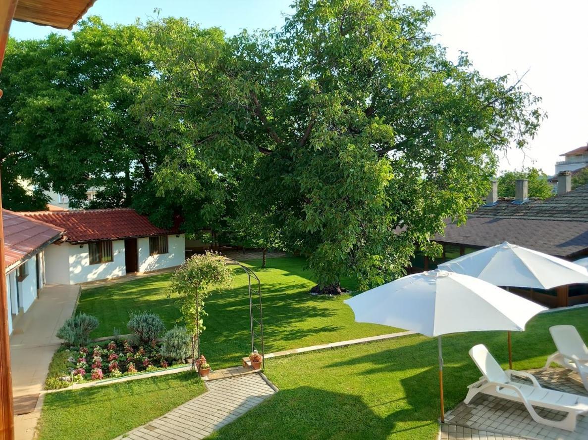 Bolyarski Stan Guest House Veliki Preslav Buitenkant foto