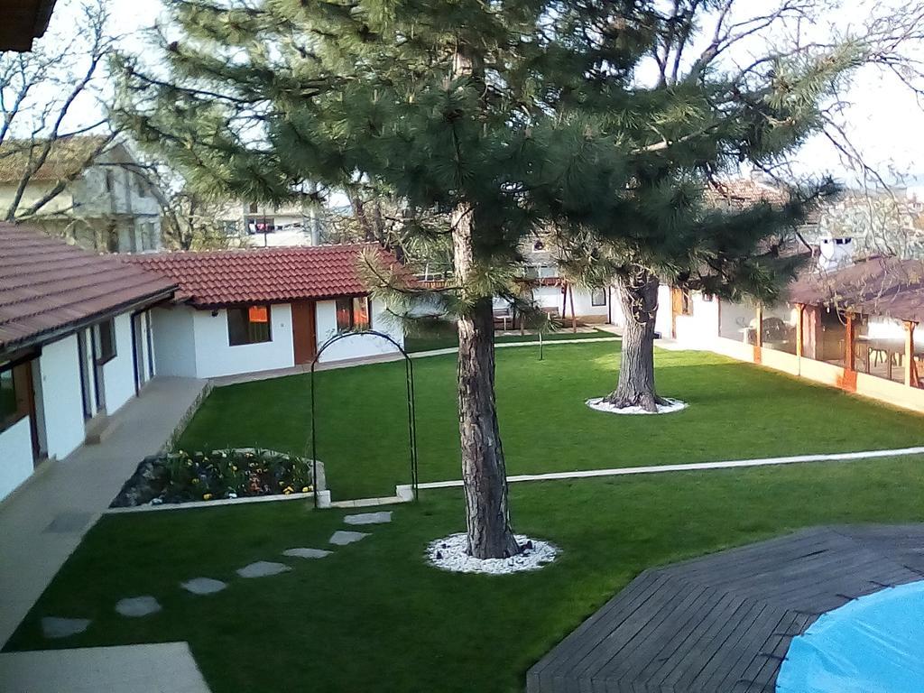 Bolyarski Stan Guest House Veliki Preslav Buitenkant foto