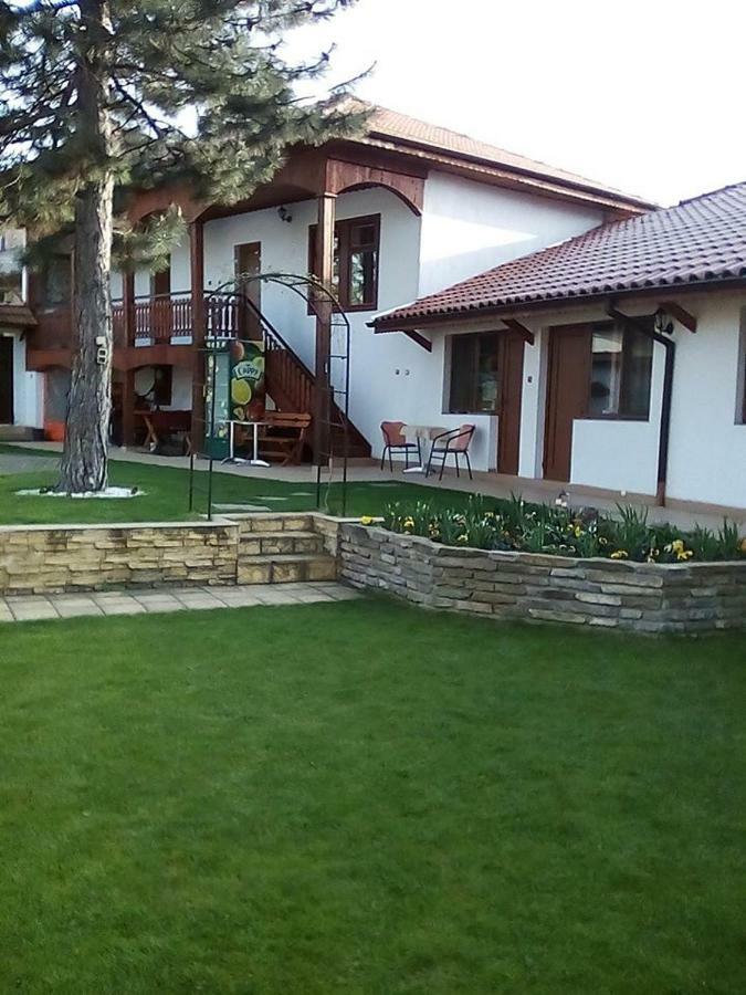 Bolyarski Stan Guest House Veliki Preslav Buitenkant foto